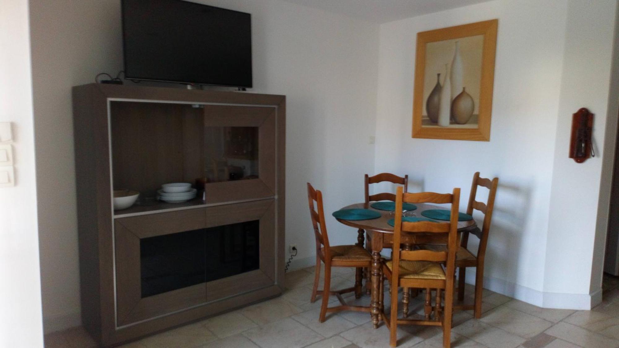 La Pompelle Apartment Pichanges Екстериор снимка