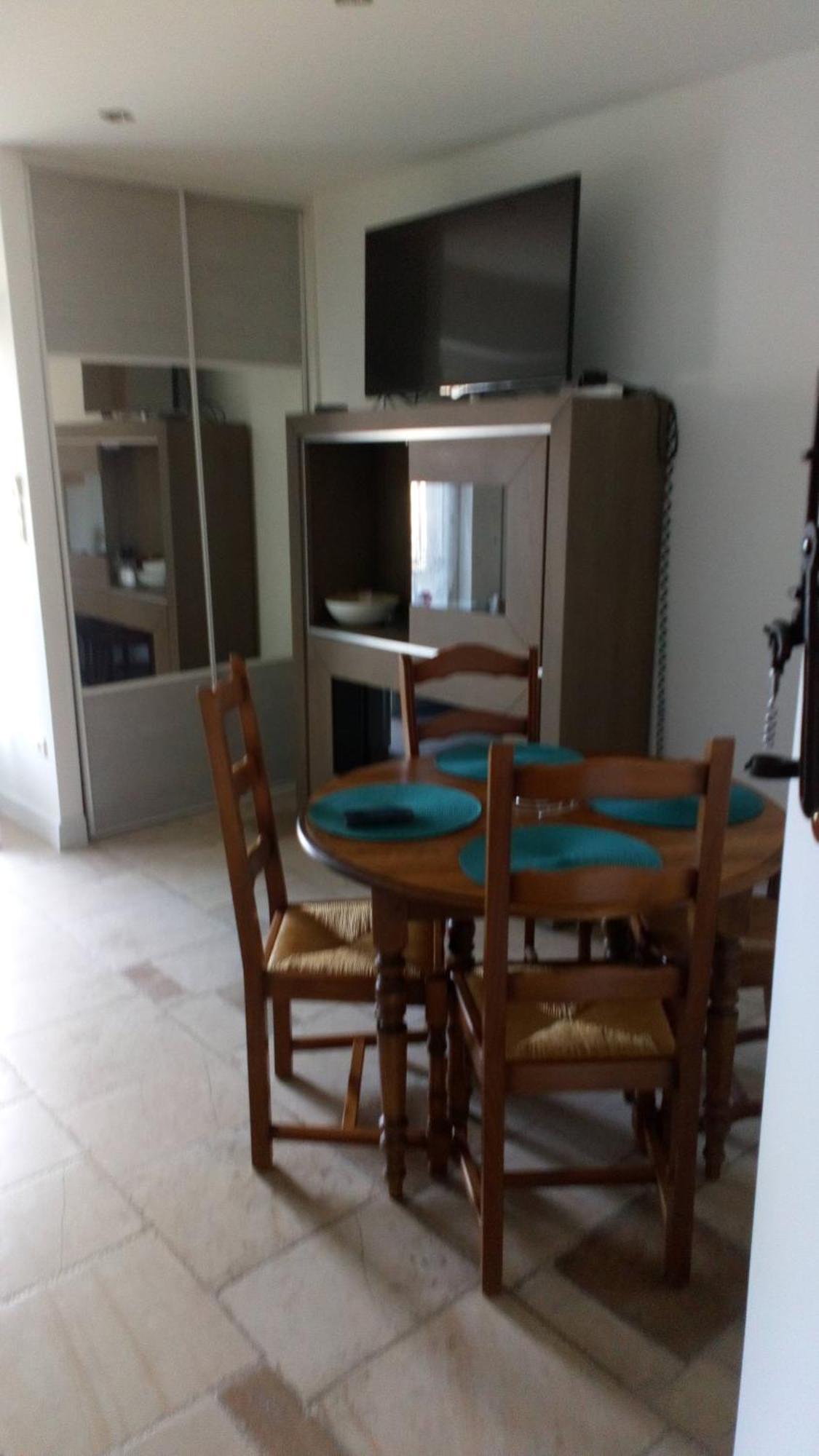 La Pompelle Apartment Pichanges Екстериор снимка